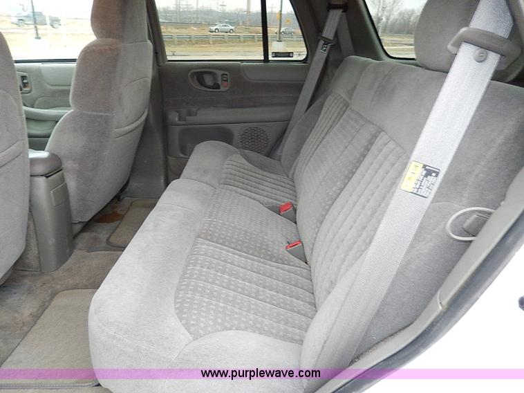 image for item I9480 2002 Chevrolet Blazer LS SUV