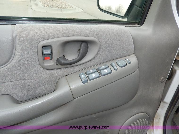 image for item I9480 2002 Chevrolet Blazer LS SUV