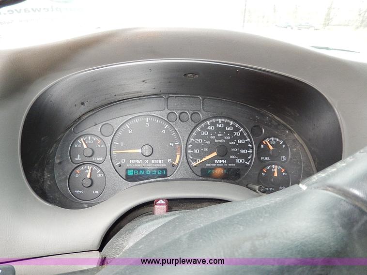 image for item I9480 2002 Chevrolet Blazer LS SUV