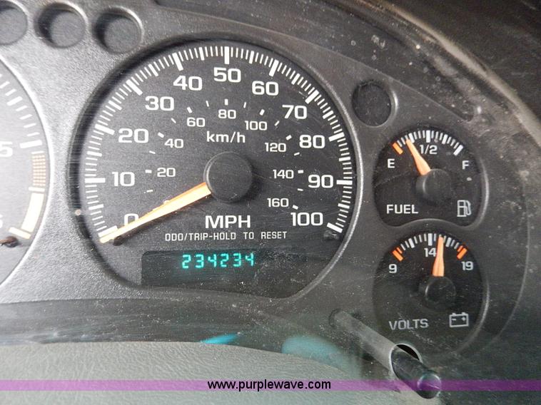 image for item I9480 2002 Chevrolet Blazer LS SUV