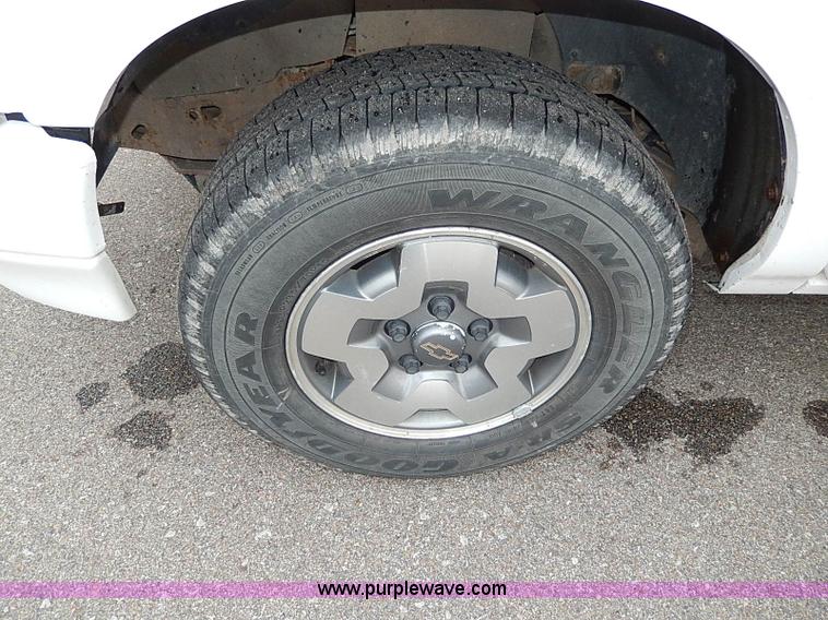 image for item I9480 2002 Chevrolet Blazer LS SUV