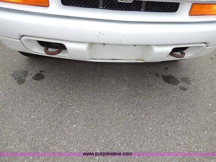 image for item I9480 2002 Chevrolet Blazer LS SUV