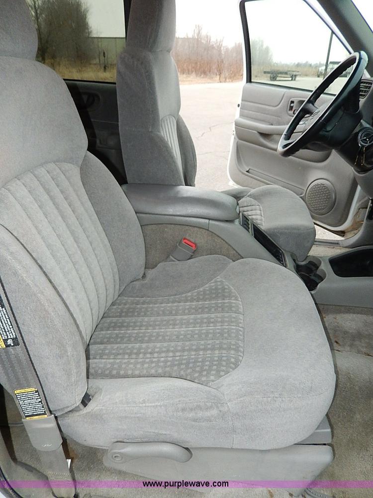 image for item I9480 2002 Chevrolet Blazer LS SUV