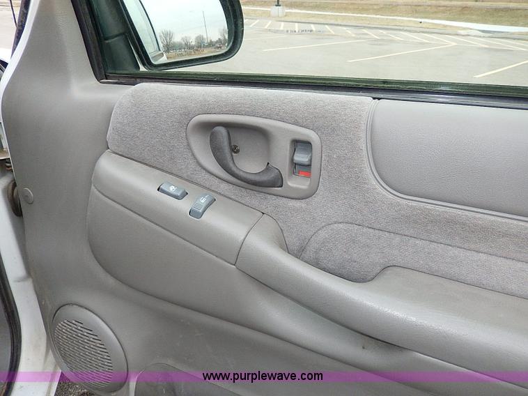 image for item I9480 2002 Chevrolet Blazer LS SUV