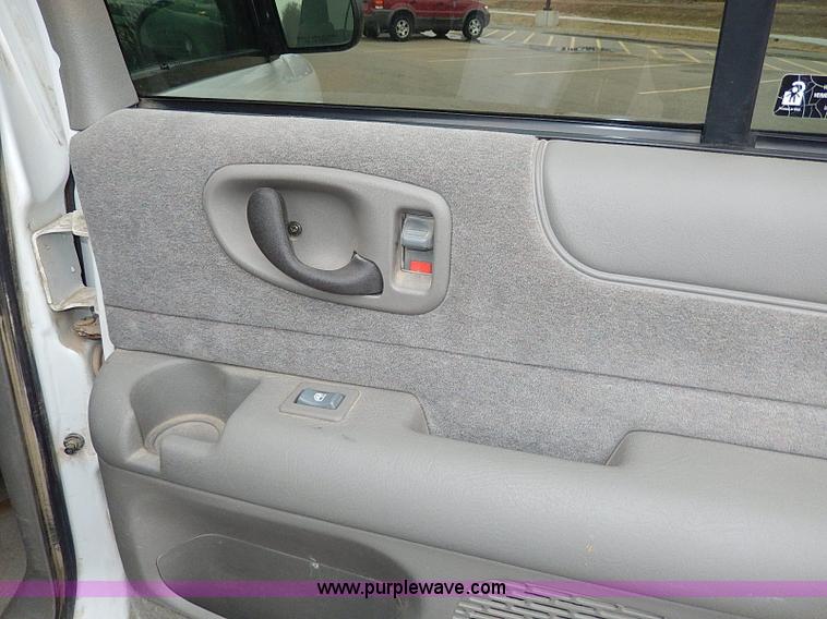 image for item I9480 2002 Chevrolet Blazer LS SUV