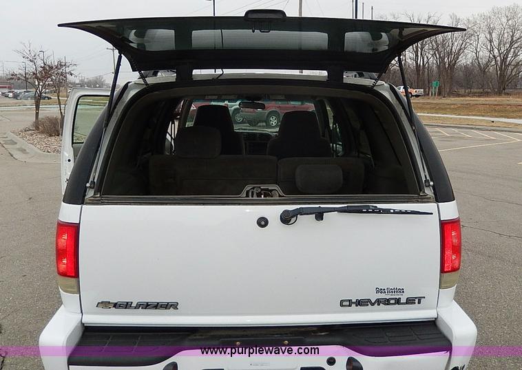 image for item I9480 2002 Chevrolet Blazer LS SUV