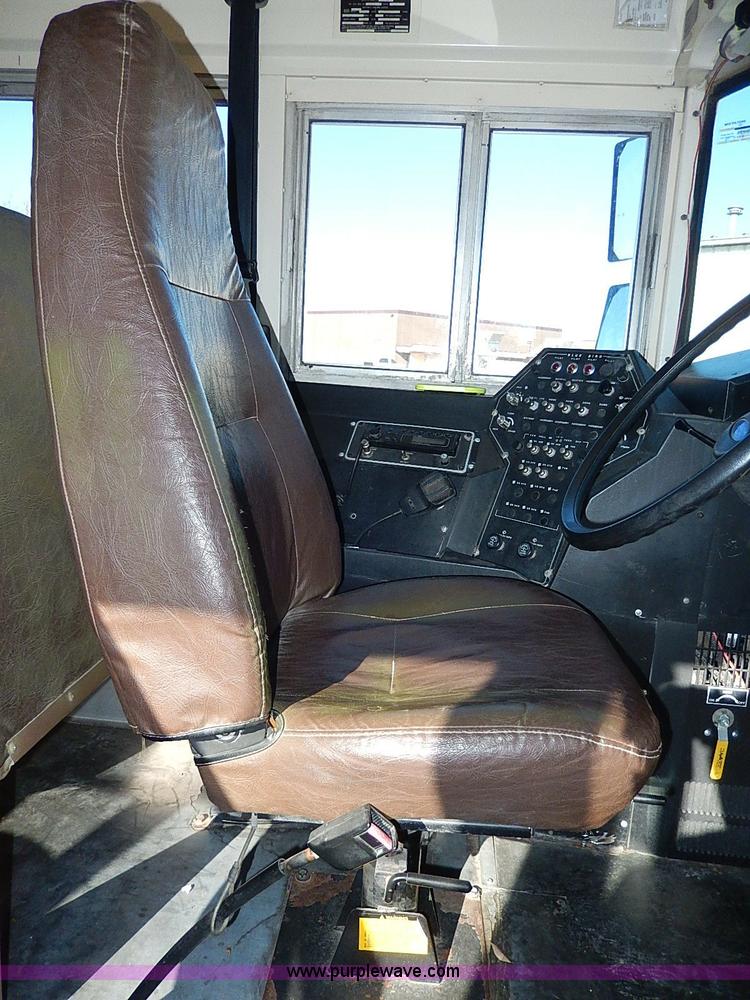 image for item I9500 1996 Ford B800 Bluebird school bus