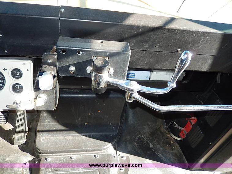 image for item I9500 1996 Ford B800 Bluebird school bus