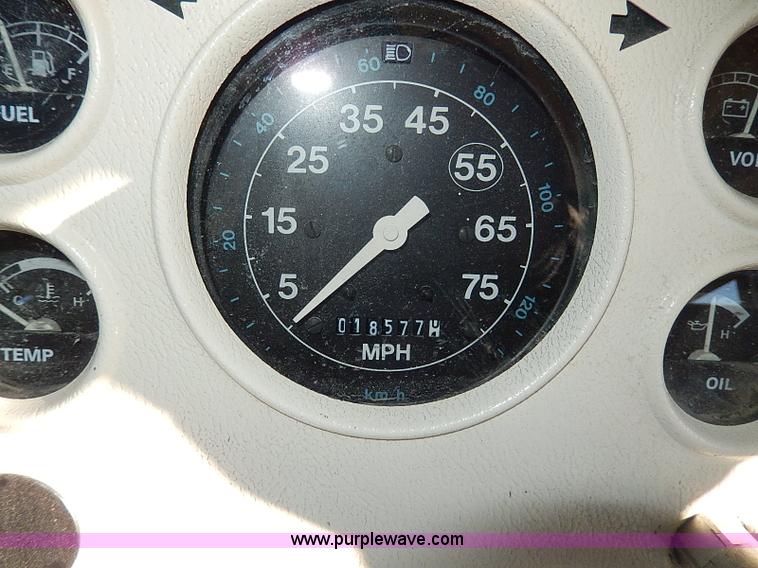 image for item I9500 1996 Ford B800 Bluebird school bus