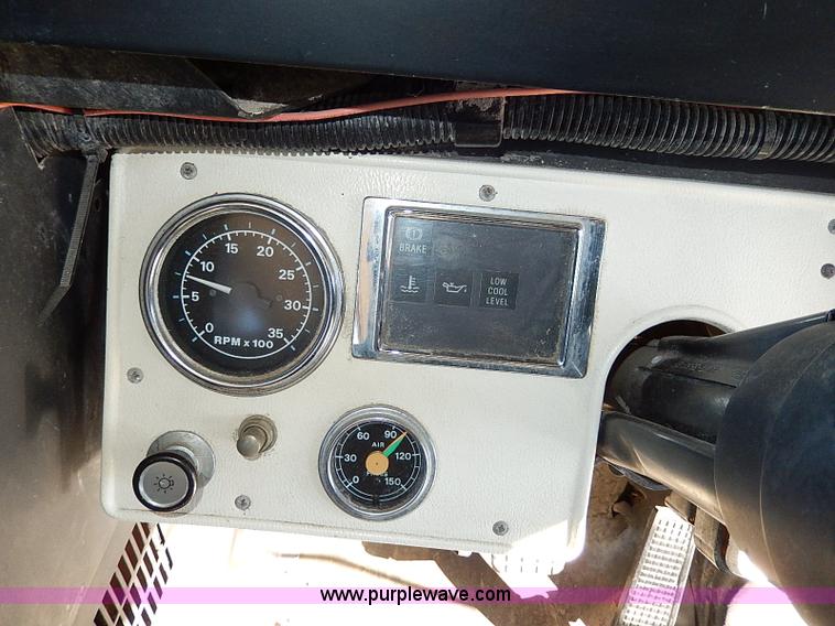 image for item I9500 1996 Ford B800 Bluebird school bus