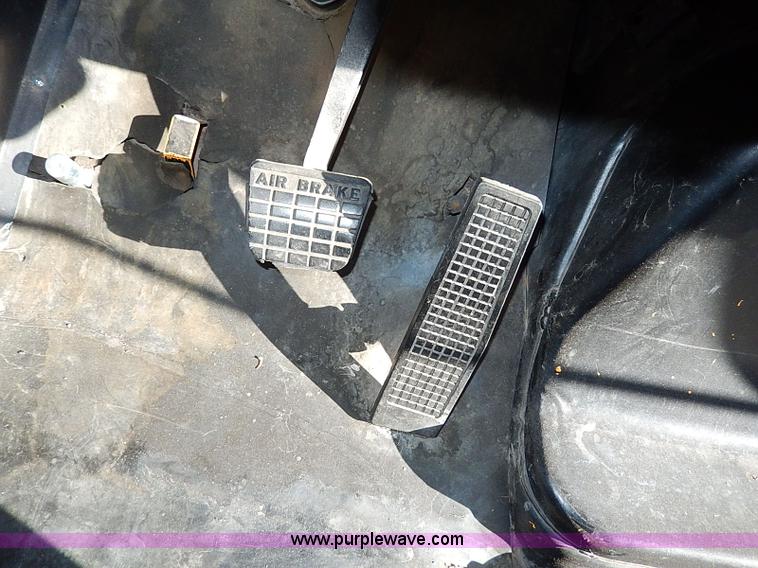 image for item I9500 1996 Ford B800 Bluebird school bus