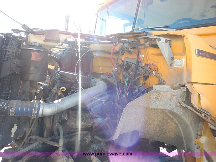 image for item I9500 1996 Ford B800 Bluebird school bus