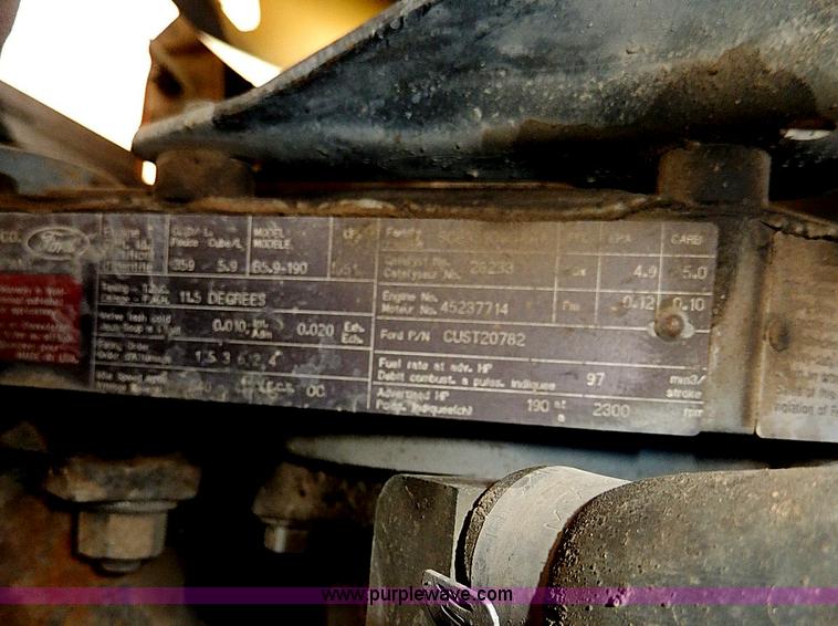 image for item I9500 1996 Ford B800 Bluebird school bus