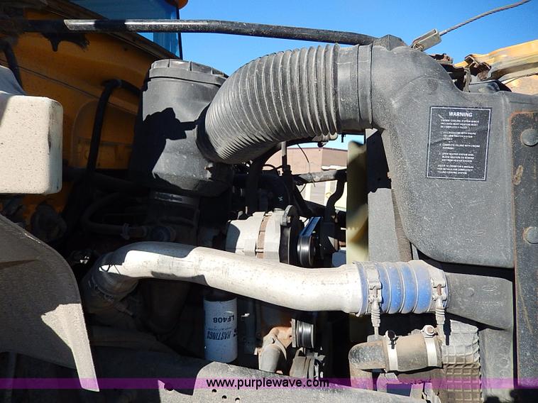 image for item I9500 1996 Ford B800 Bluebird school bus