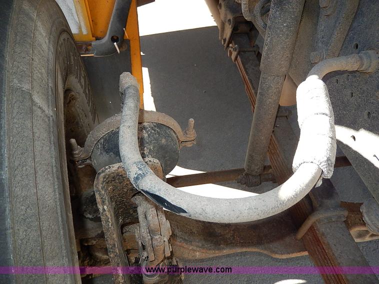 image for item I9500 1996 Ford B800 Bluebird school bus