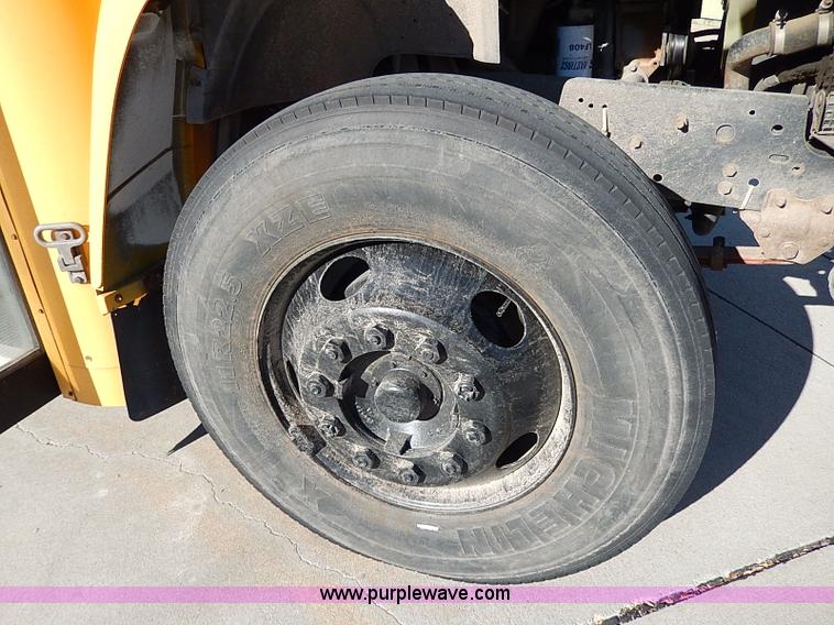 image for item I9500 1996 Ford B800 Bluebird school bus