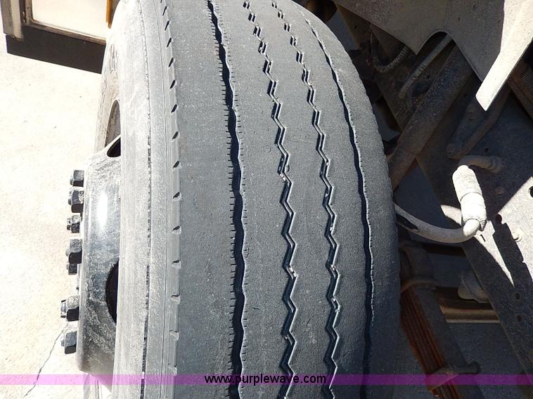 image for item I9500 1996 Ford B800 Bluebird school bus