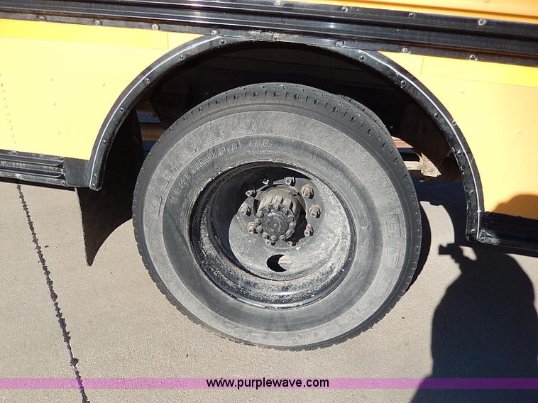 image for item I9500 1996 Ford B800 Bluebird school bus