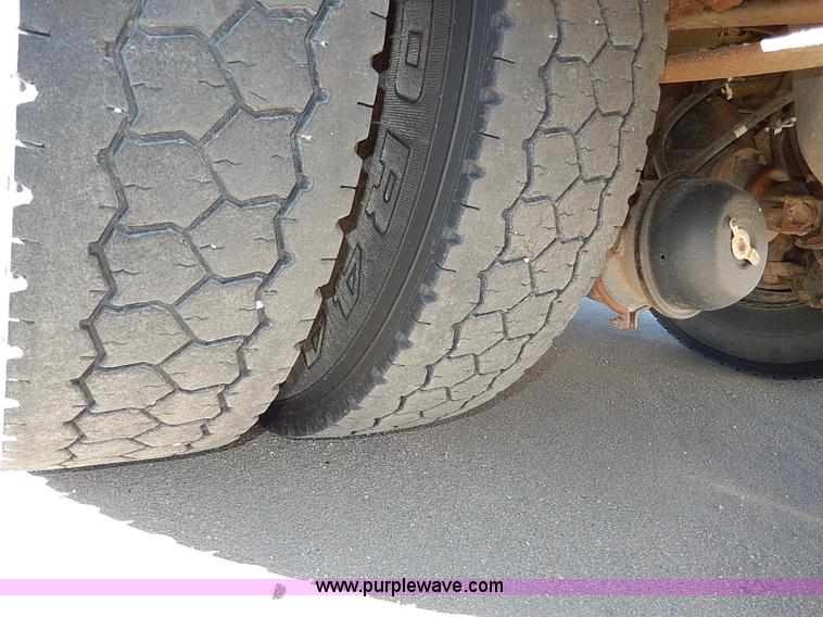 image for item I9500 1996 Ford B800 Bluebird school bus