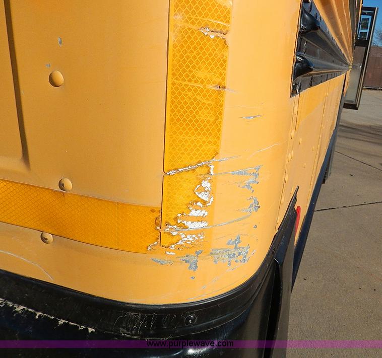 image for item I9500 1996 Ford B800 Bluebird school bus