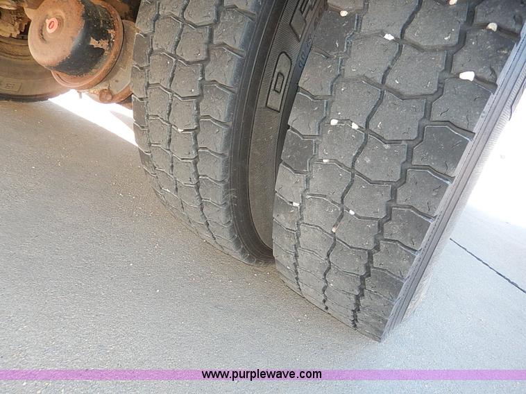 image for item I9500 1996 Ford B800 Bluebird school bus