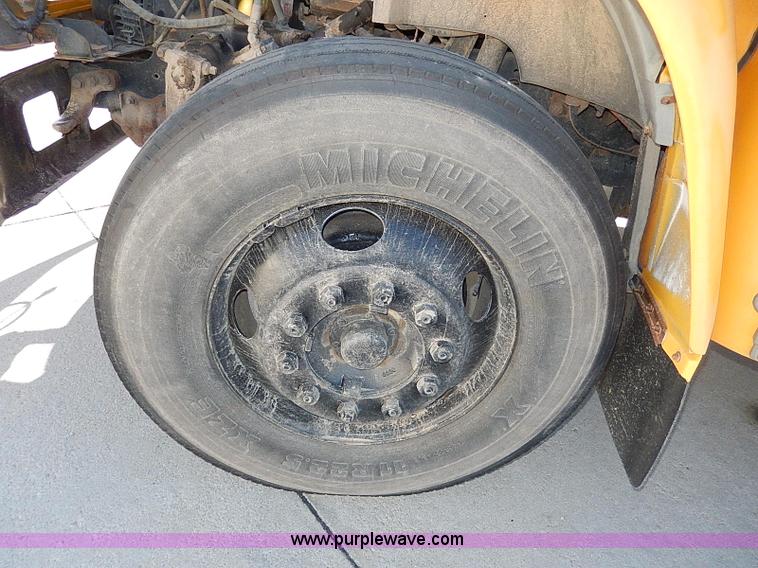 image for item I9500 1996 Ford B800 Bluebird school bus