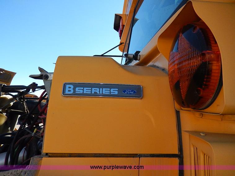image for item I9500 1996 Ford B800 Bluebird school bus