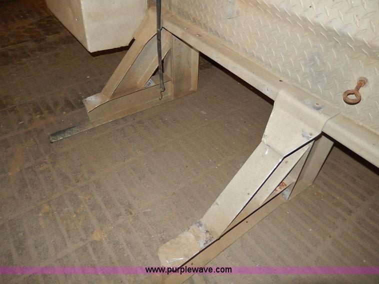 image for item AP9784 Merrit headache rack