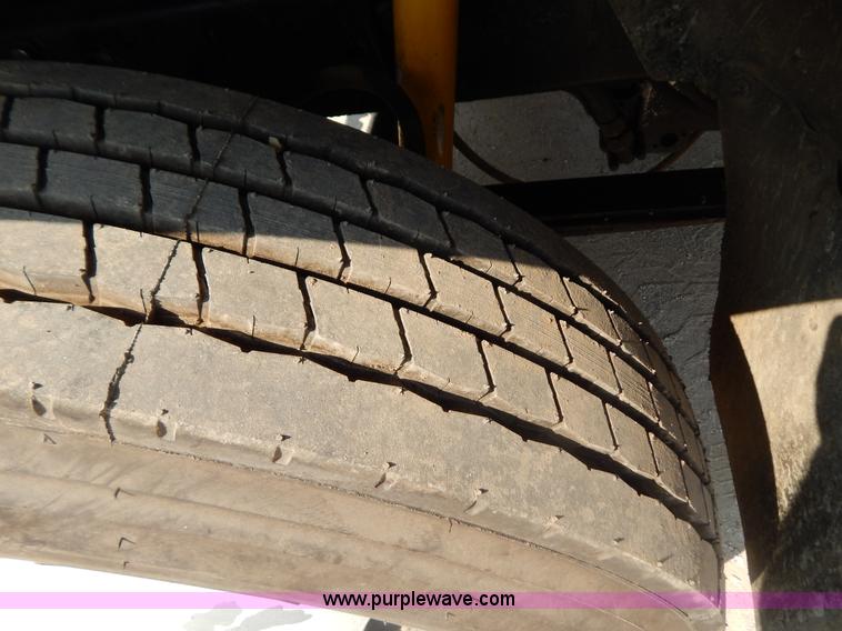 image for item B5826 1981 Mack R747-ST2337 semi truck