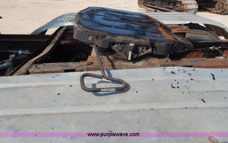 image for item B5826 1981 Mack R747-ST2337 semi truck