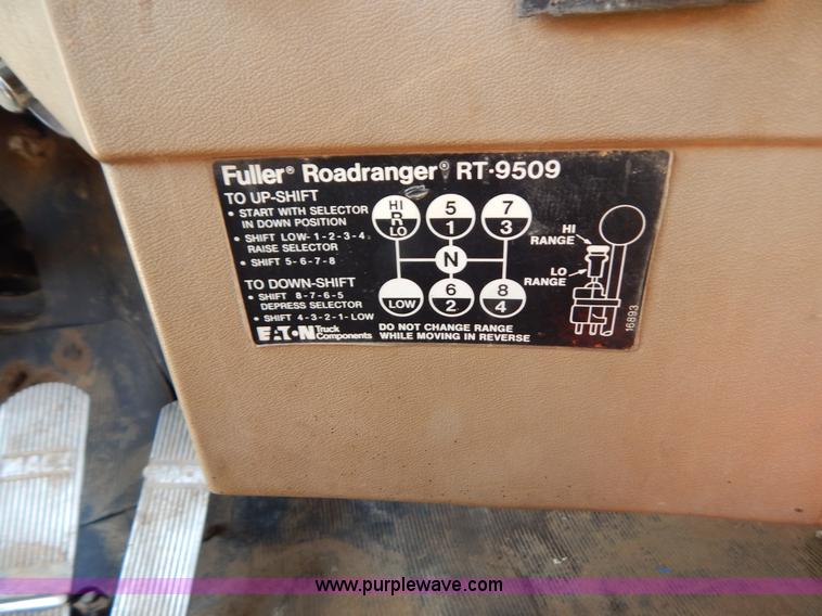 image for item B5826 1981 Mack R747-ST2337 semi truck