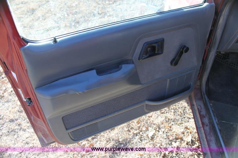 image for item G4415 1991 Ford Ranger XLT pickup truck