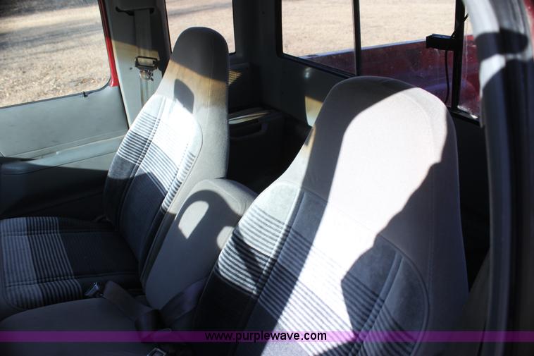 image for item G4415 1991 Ford Ranger XLT pickup truck