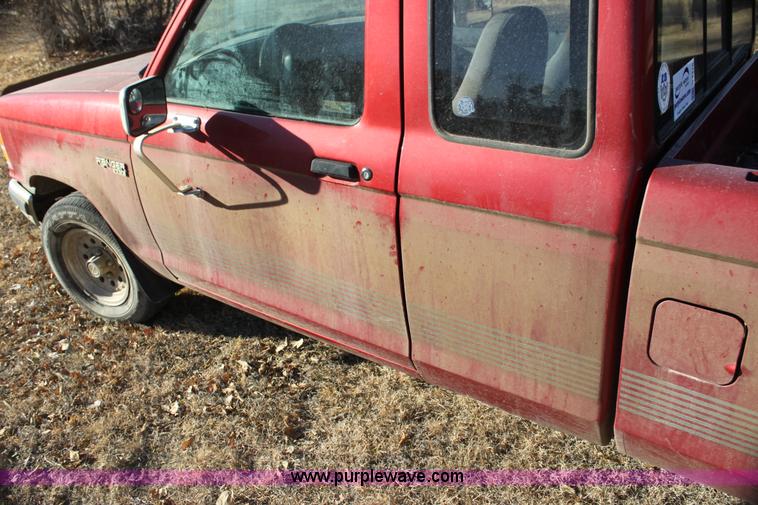 image for item G4415 1991 Ford Ranger XLT pickup truck