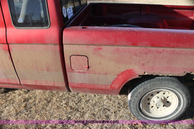 image for item G4415 1991 Ford Ranger XLT pickup truck
