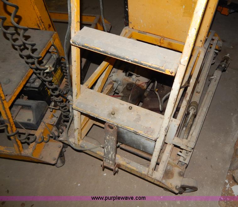 image for item H3890 (2) single man lifts