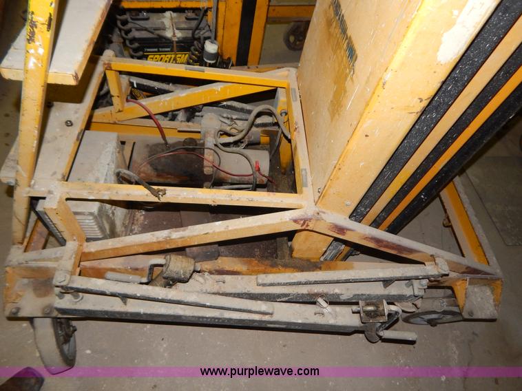 image for item H3890 (2) single man lifts