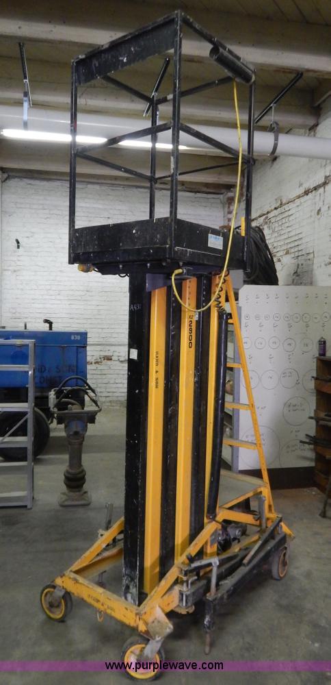 image for item H3895 Workforce 2900 XLT single man lift