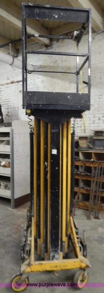 image for item H3895 Workforce 2900 XLT single man lift
