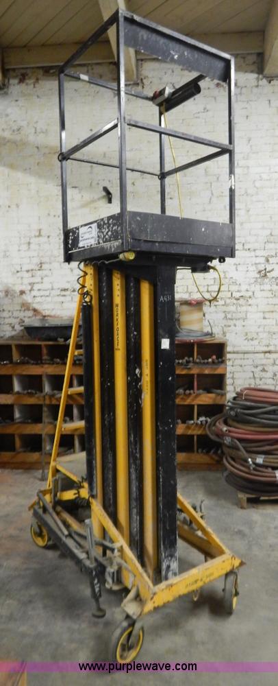 image for item H3895 Workforce 2900 XLT single man lift