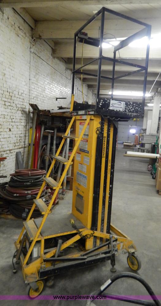 image for item H3895 Workforce 2900 XLT single man lift