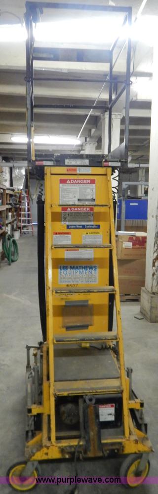 image for item H3895 Workforce 2900 XLT single man lift