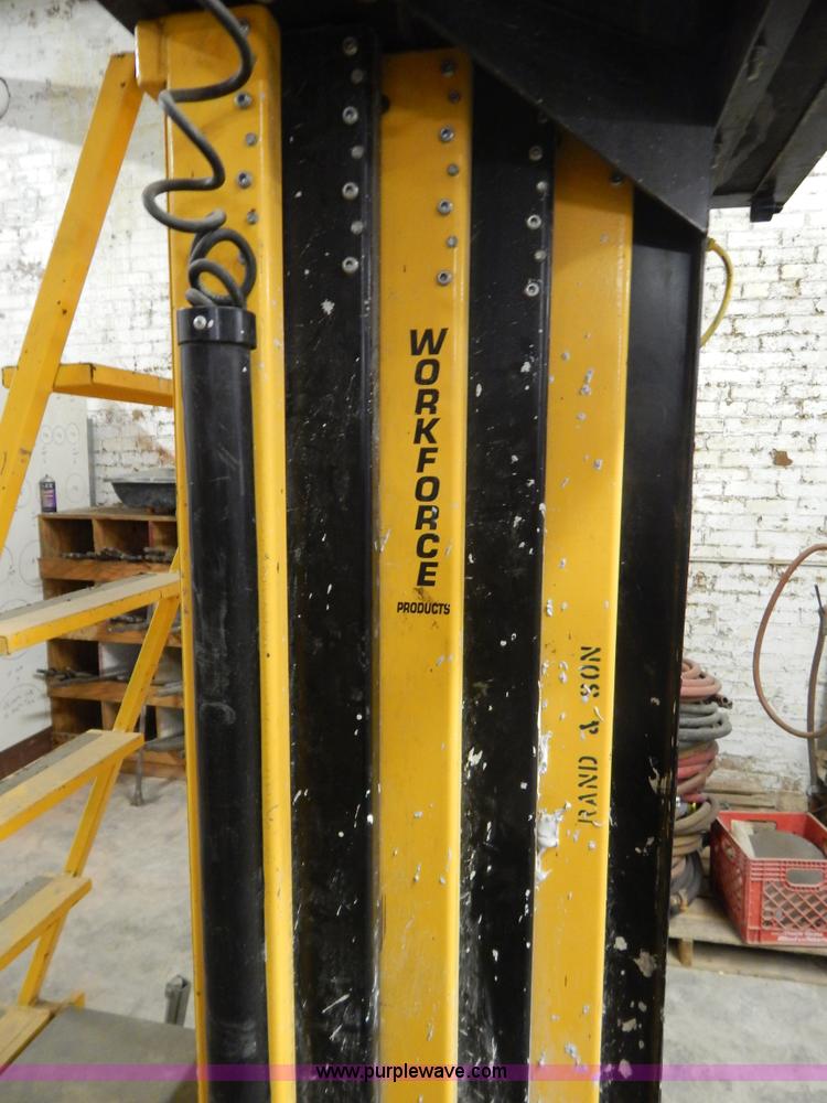 image for item H3895 Workforce 2900 XLT single man lift