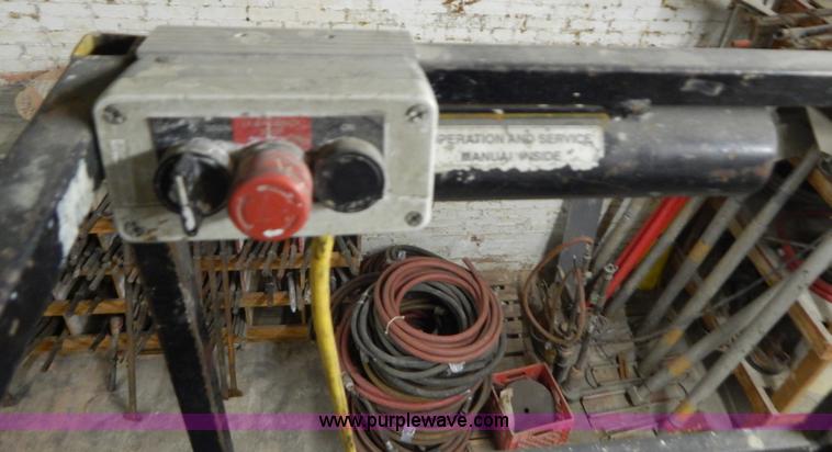 image for item H3895 Workforce 2900 XLT single man lift