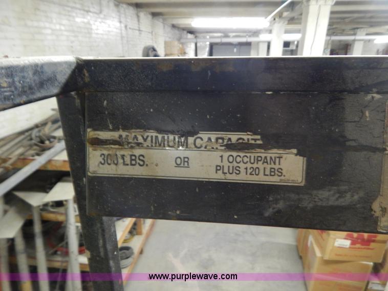 image for item H3895 Workforce 2900 XLT single man lift