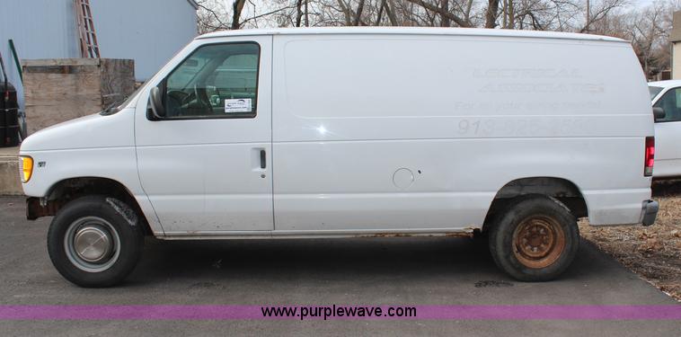 image for item H7858 1999 Ford Econoline E250 van