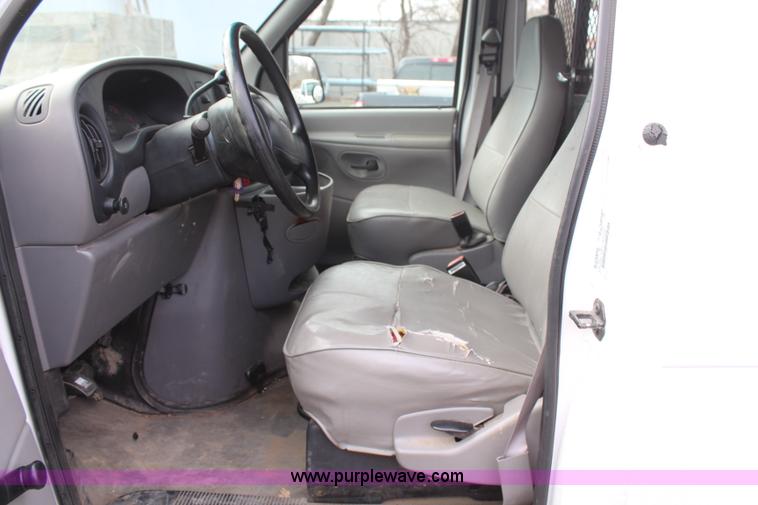 image for item H7858 1999 Ford Econoline E250 van
