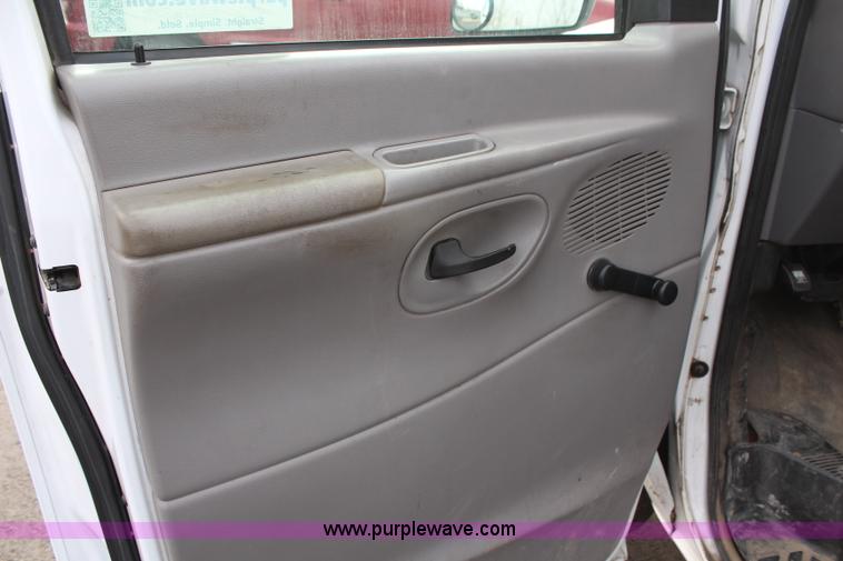 image for item H7858 1999 Ford Econoline E250 van