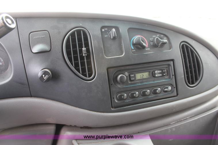 image for item H7858 1999 Ford Econoline E250 van