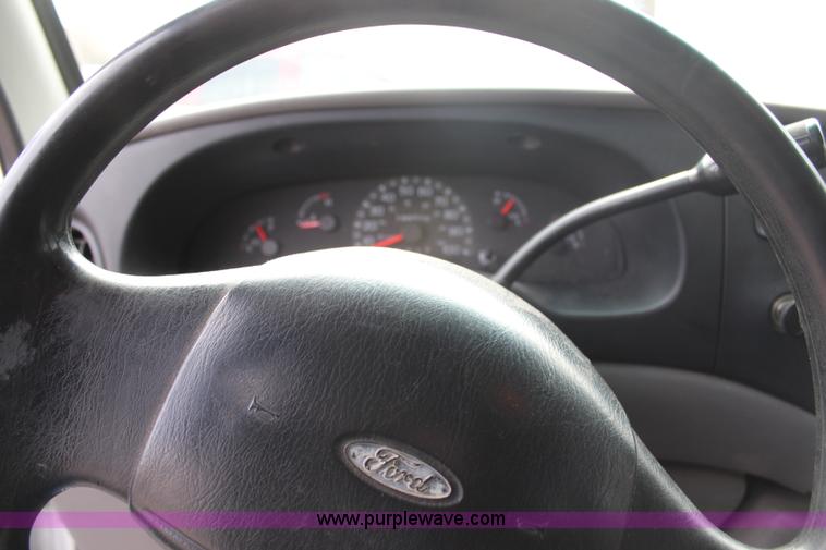 image for item H7858 1999 Ford Econoline E250 van